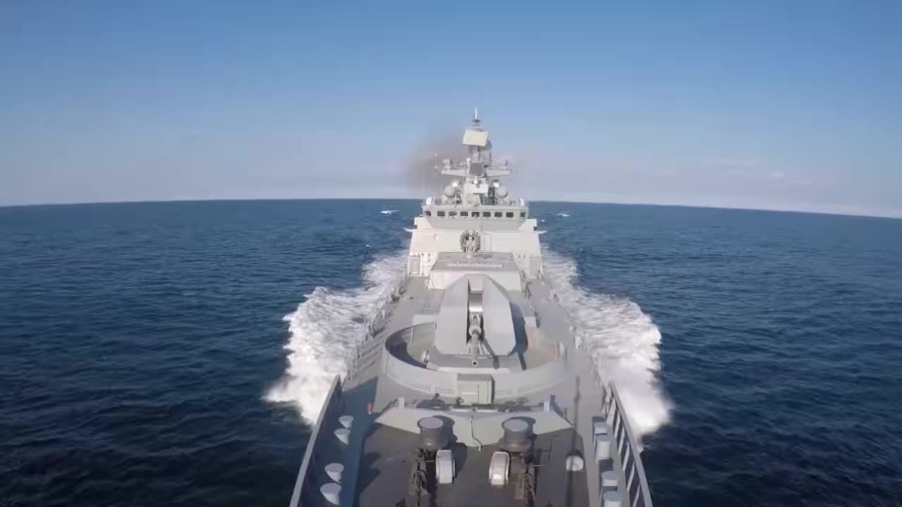 Russian Black Sea Fleet Admiral Grigorovich-class frigate firing 3M-54...